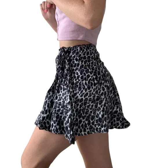 Urban Outfitters Gray Cheetah Wrap Ruffle Mini Skirt - Picture 2 of 4